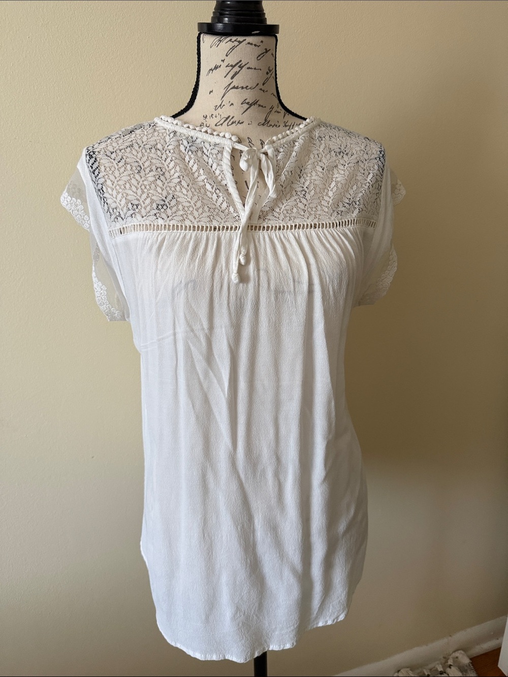 Daniel Rainn White Lace Yoke Tie-Front Blouse
